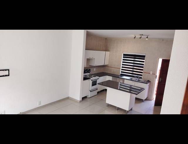 3 BEDROOM TOWNHOUSE FOR SALE IN RANDBURG CENTRAL